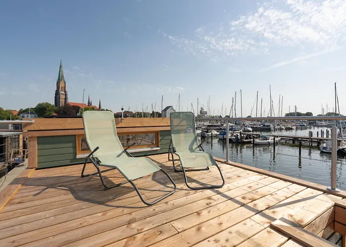 Hausboot Helena Ferienhaus Schleswig