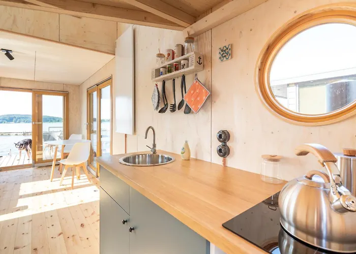 Hausboot Helena Ferienhaus Schleswig