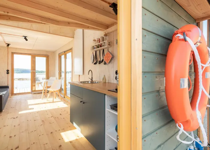 Hausboot Helena Ferienhaus Schleswig