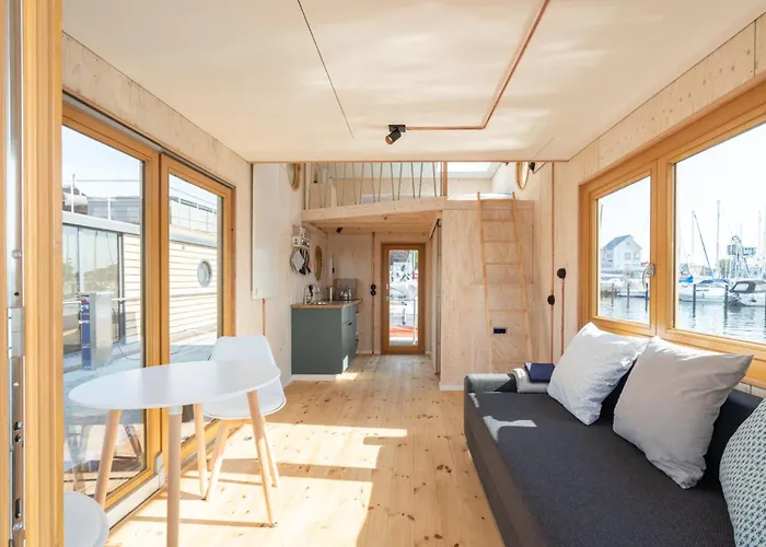 Hausboot Helena * Schleswig